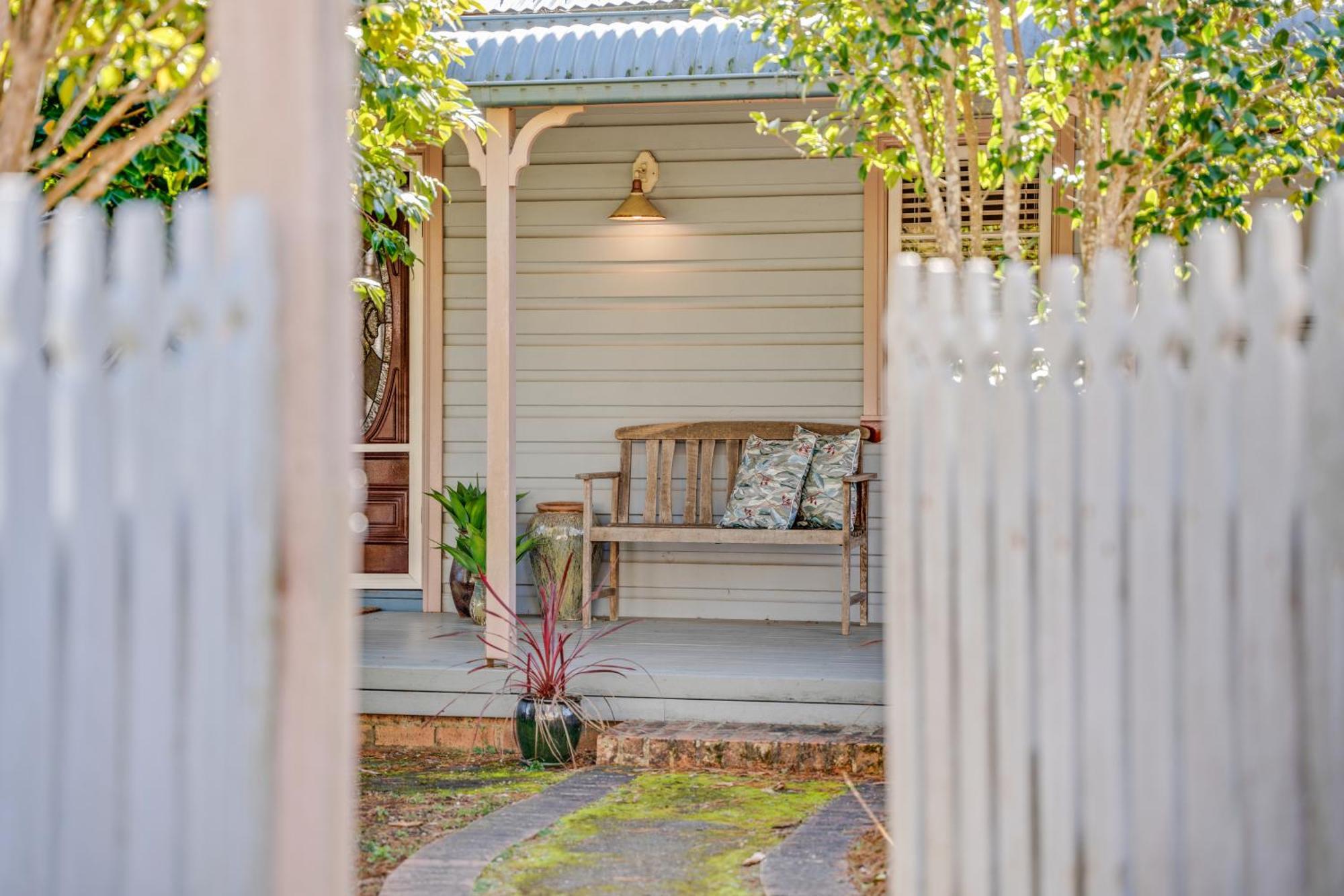 Whispering Pines Cottages Wentworth Falls Szoba fotó